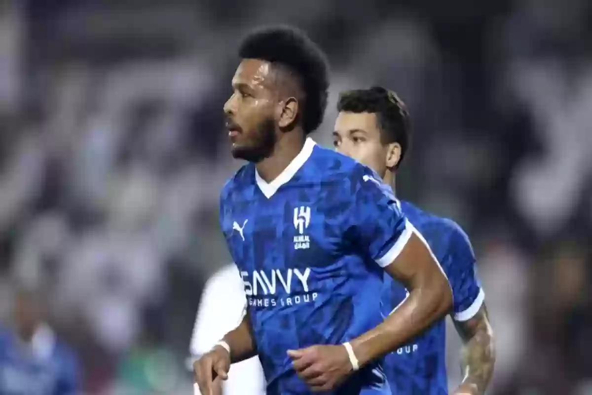 مفاجأة من الهلال للمدافع السعودي 